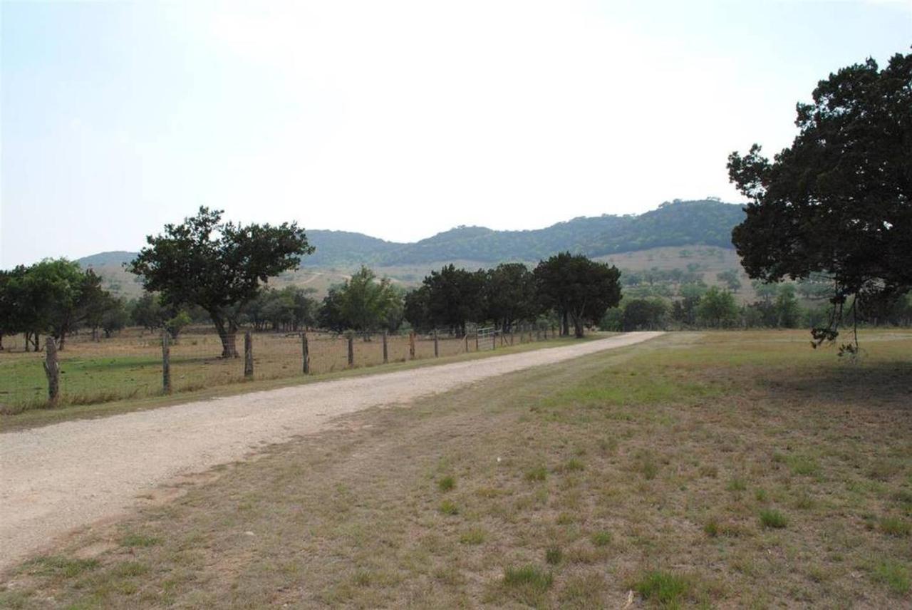 Last Outpost Bandera Ranch House Bagian luar foto
